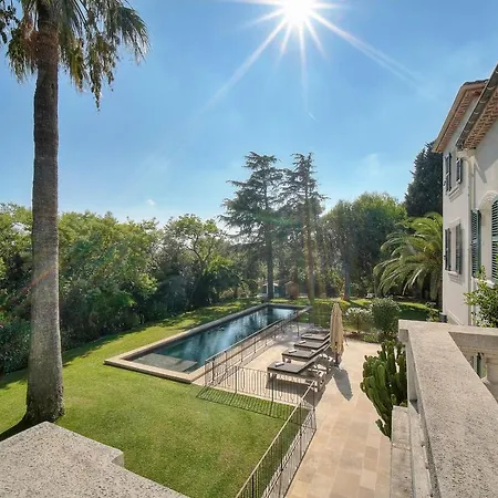 Villa Leader Large Contemporary With Luxurious Design, Pool And View *