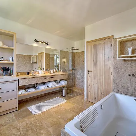Leader Large Contemporary With Luxurious Design, Pool And View Villa