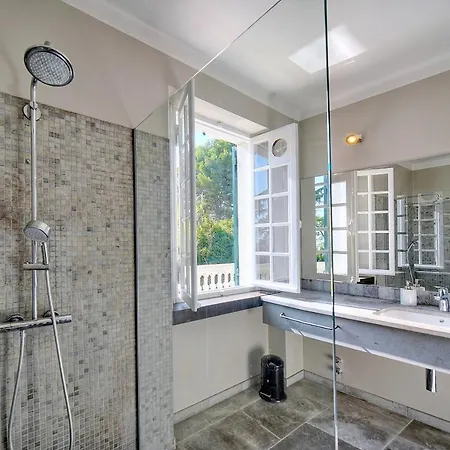 Leader Large Contemporary With Luxurious Design, Pool And View