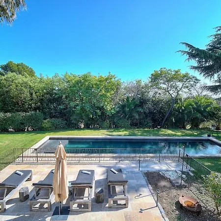 Villa Leader Large Contemporary With Luxurious Design, Pool And View *