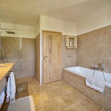 Villa Leader Large Contemporary With Luxurious Design, Pool And View *